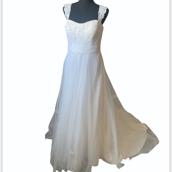 David’s Bridal Wedding Dress. Size 10 - Picture 12 of 15